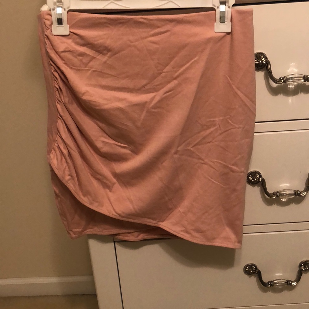 H&M light pink pencil skirt with ruffles